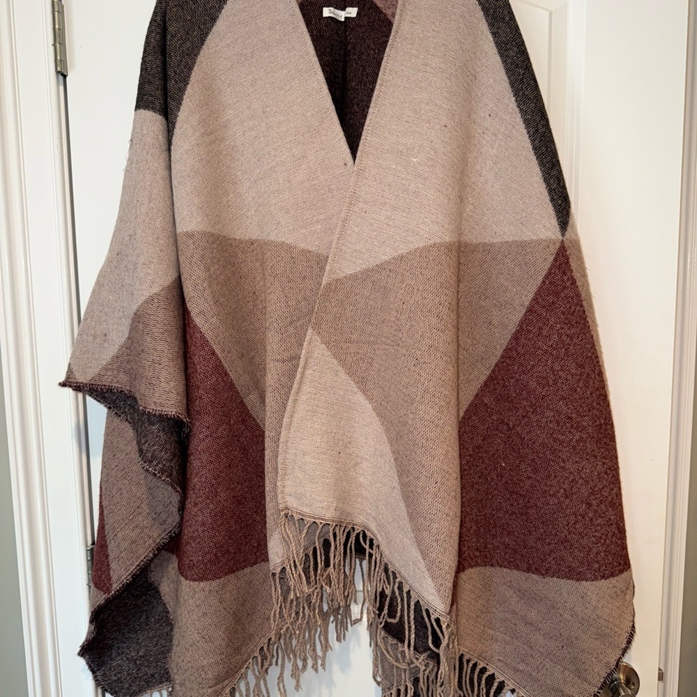 Geometric Patterned Poncho with Fringe - Picture 3 of 4